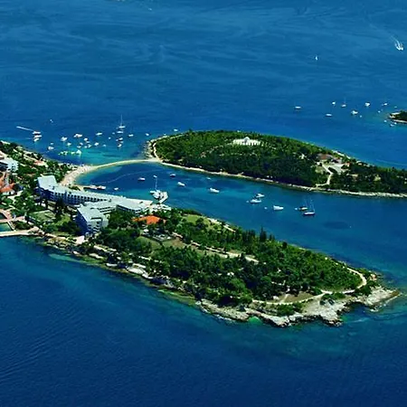 Rosa - Free Parking Rovinj