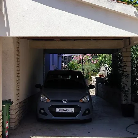 Rosa 아파트 로비니