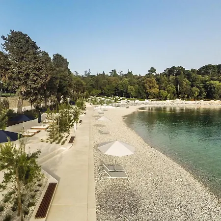 Rosa - Free Parking Rovinj