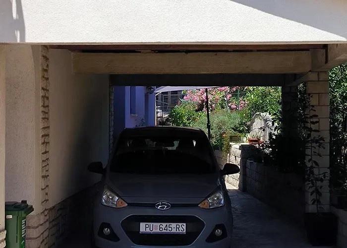 Rosa 아파트 로비니